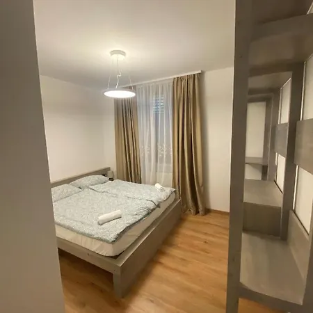 Apartment Nona Polda *