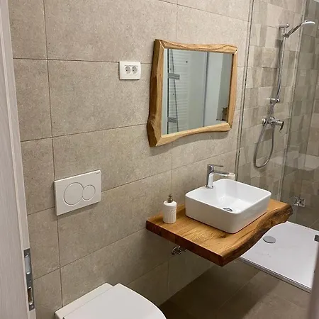 Nona Polda Apartment